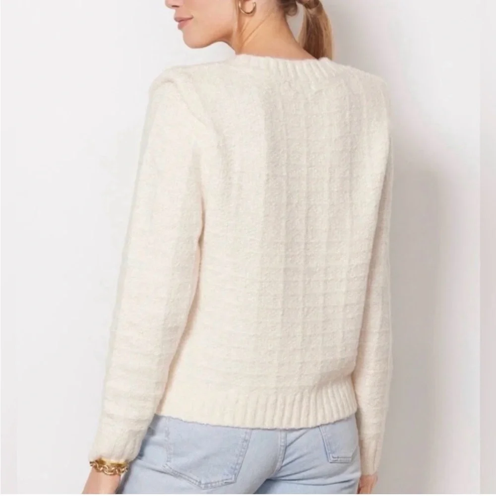 Evereve Ashlyn Strong Shoulder V-Neck Sweater in Cream Metallic